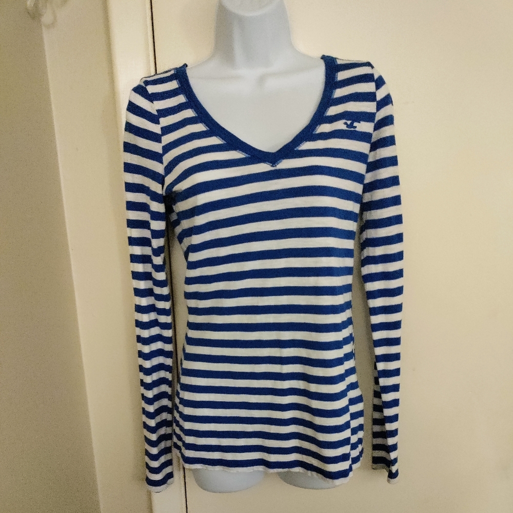 HOLLISTER CLASSIC blue & white striped V-neck fitted long sleeve with logo sz M